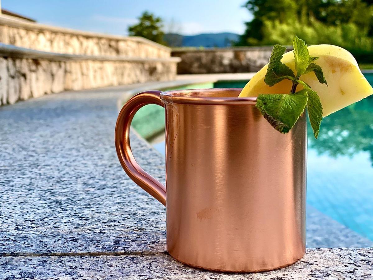 Le Village Sarzana Bagian luar foto