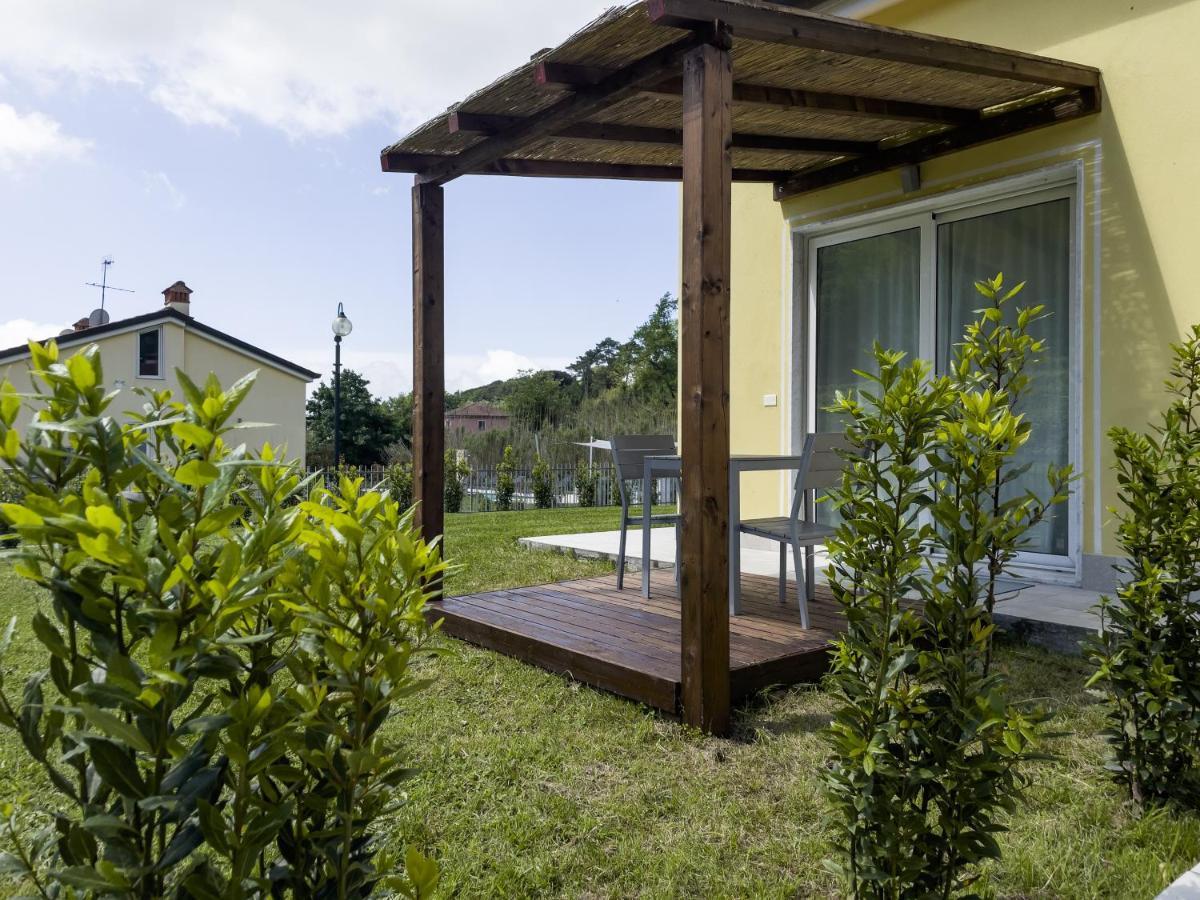 Le Village Sarzana Bagian luar foto