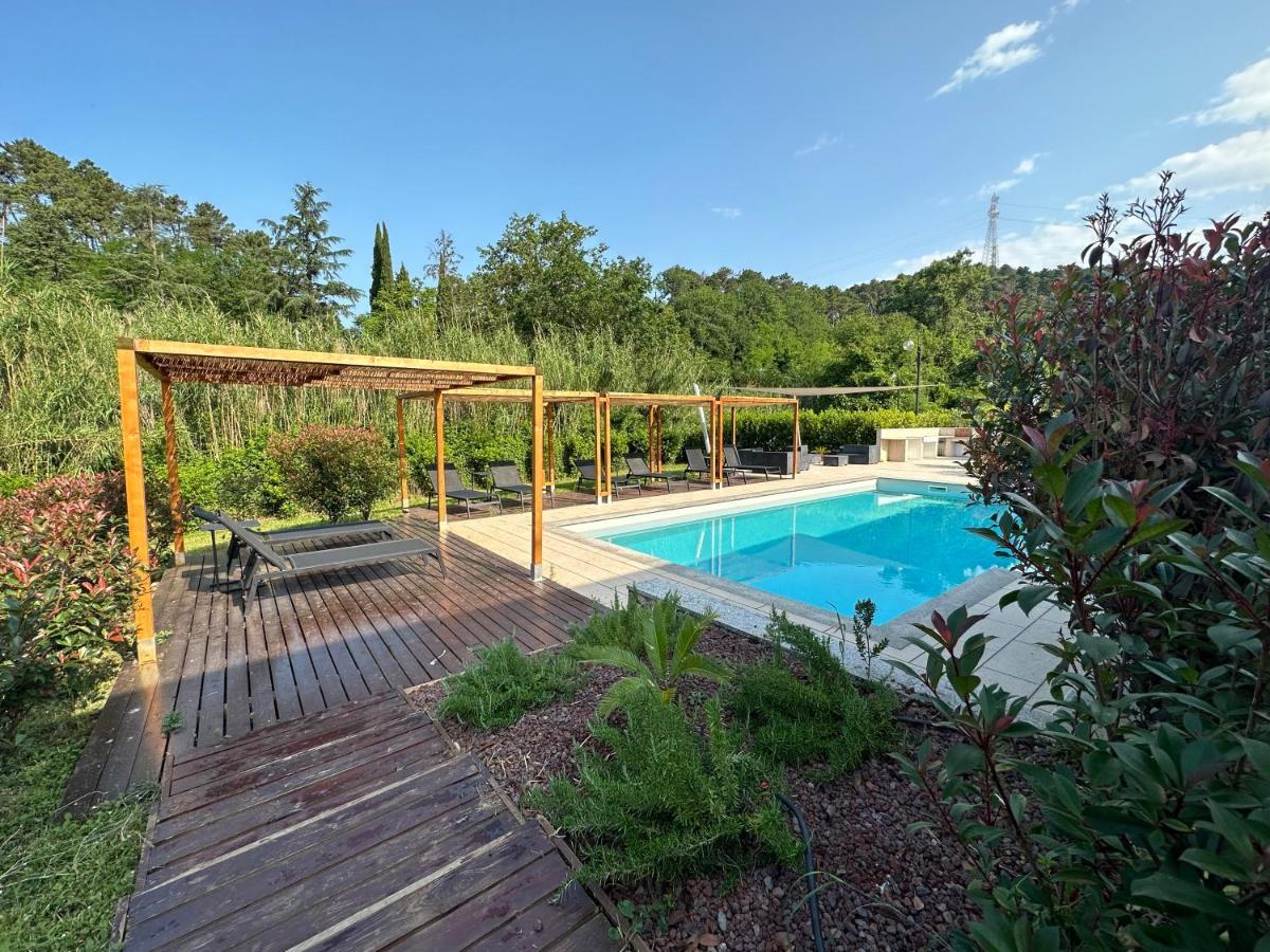 Le Village Sarzana Bagian luar foto