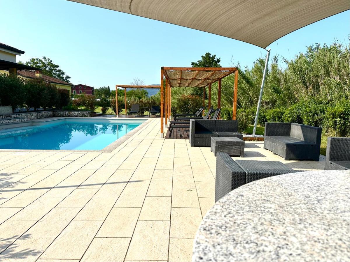 Le Village Sarzana Bagian luar foto