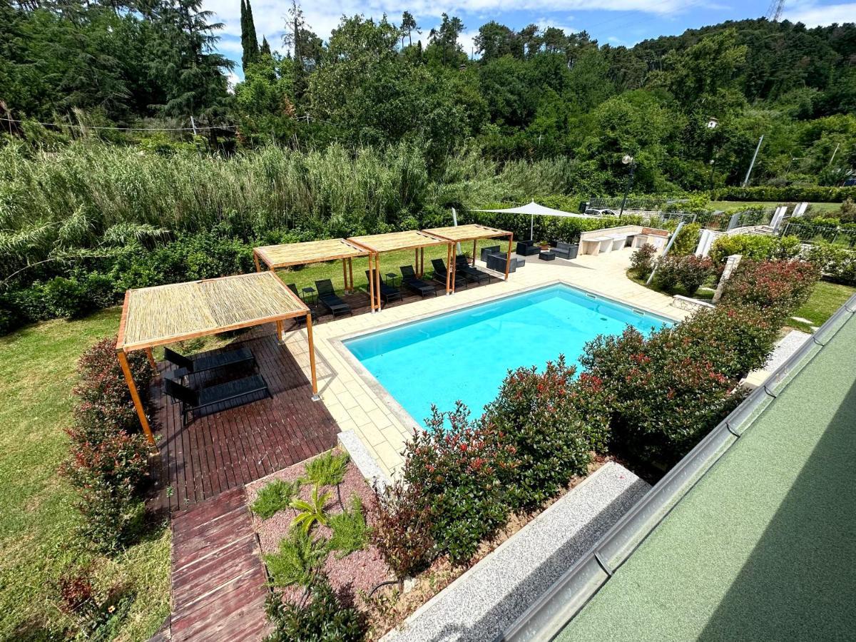 Le Village Sarzana Bagian luar foto