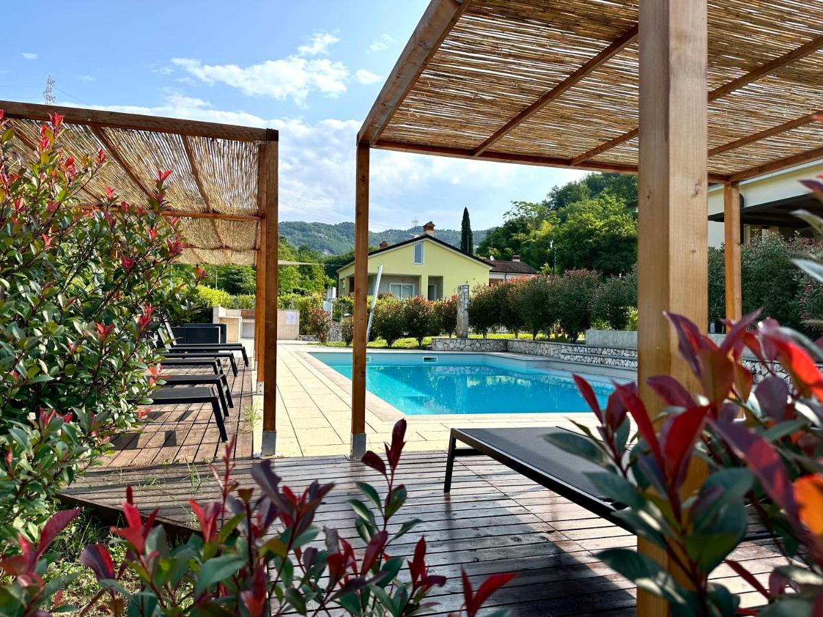 Le Village Sarzana Bagian luar foto