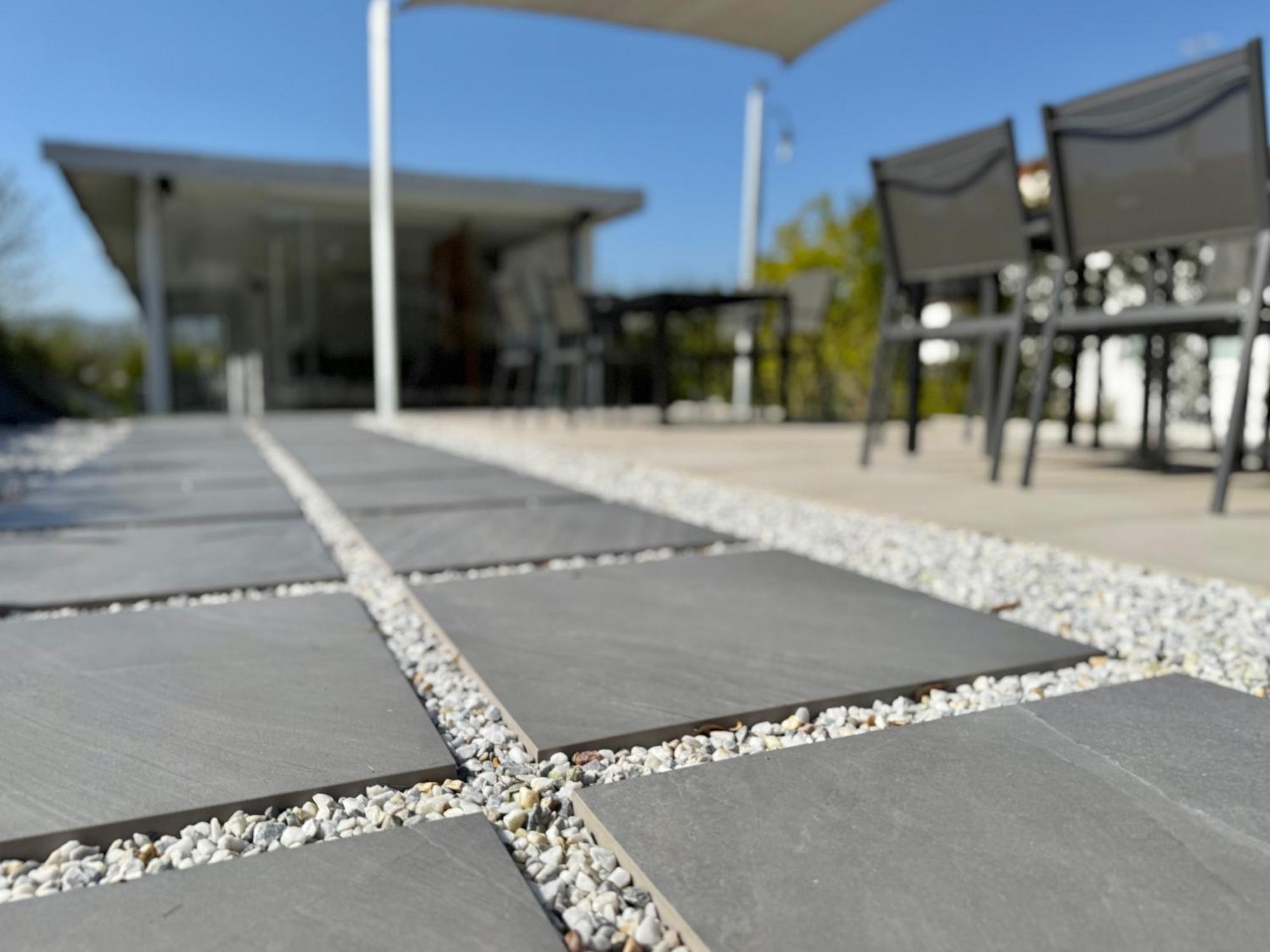 Le Village Sarzana Bagian luar foto